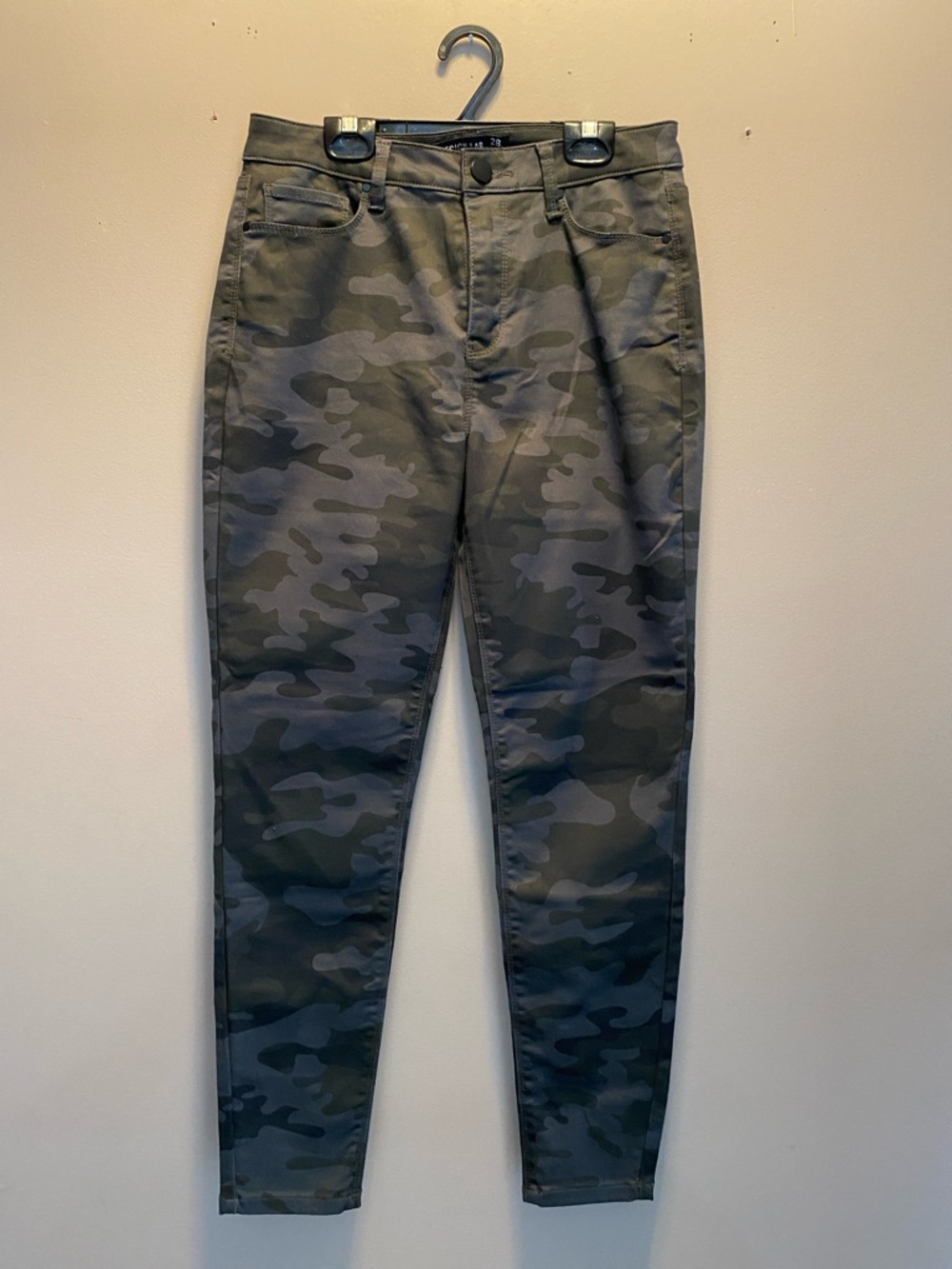 Design Lab Gray and Black Camo Skinny Pants